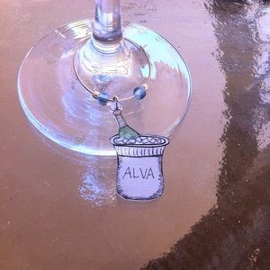 Meet your Posher, Alva